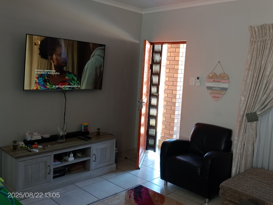 To Let 2 Bedroom Property for Rent in Waterval East North West